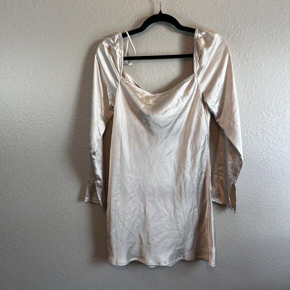 Princess Polly Mini Dress M/8 Cream Split Bell Sleeves Boho Retro Fairy Ditzy - Picture 3 of 9